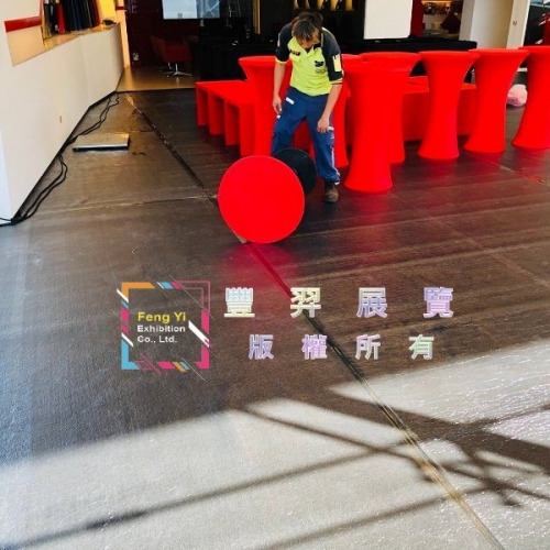 高雄左營-法拉利(黑色絨毛滿鋪)