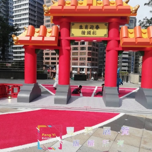 2020.01.01統一阪急2樓-紅色人造草及白色滾邊造型
