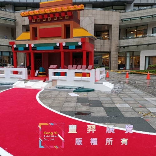 2020.01.01統一阪急2樓-紅色人造草及白色滾邊造型