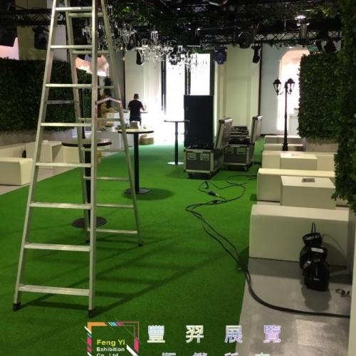 敦化南路二段精品店-威力絲揮桿草及淺灰地毯