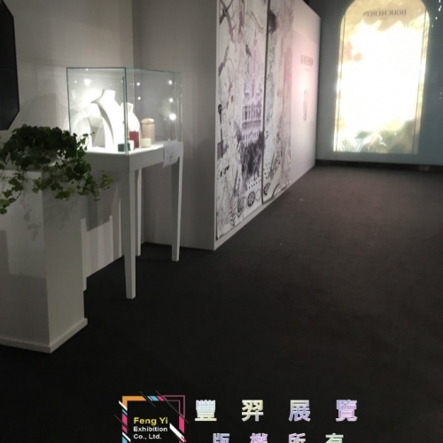 敦化南路二段精品店-威力絲揮桿草及淺灰地毯