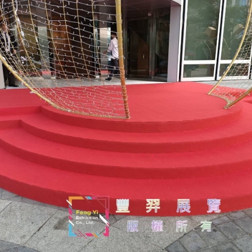 仁愛路4段大樓門口階梯