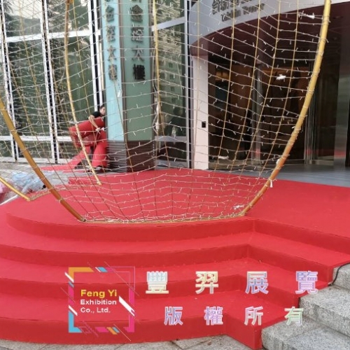 仁愛路4段大樓門口階梯