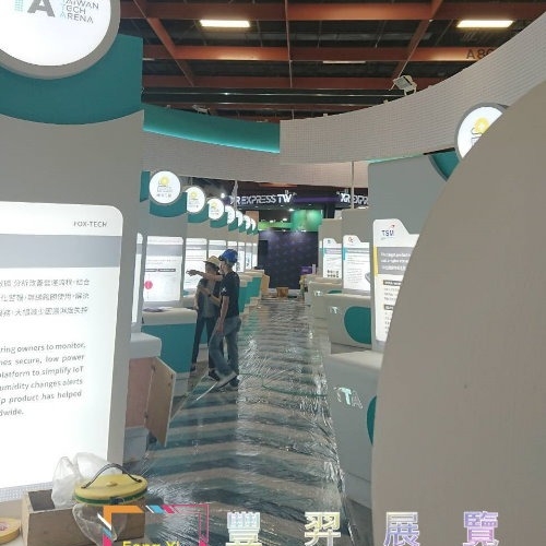 世貿一館-電腦展-藍白條紋訂製地毯