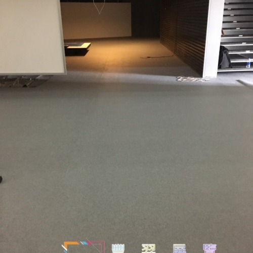 關渡美術館-淺灰色不織布滿鋪