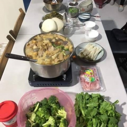 吃尾牙-火鍋+割包
