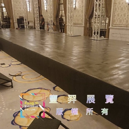 深灰不織布舞台及樓梯-第一版