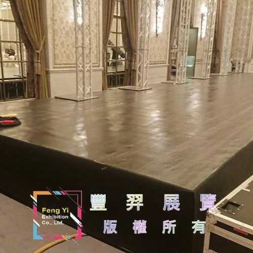 深灰不織布舞台及樓梯-第一版
