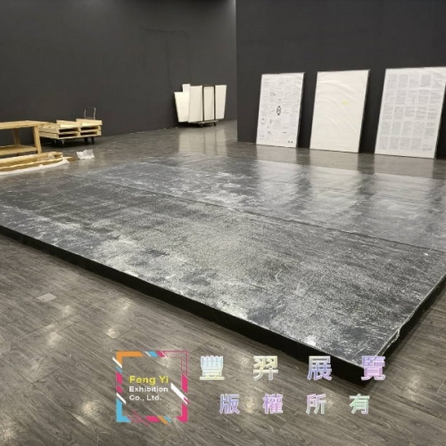 台北當代藝術館-深灰色台子及仿真草代工