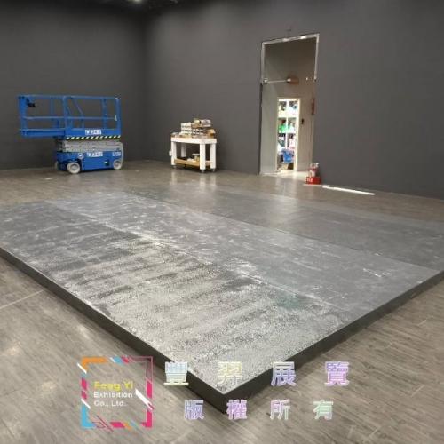 台北當代藝術館-深灰色台子及仿真草代工