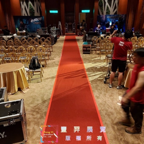 大直典華飯店5樓-暗紅色圈毛地毯走道