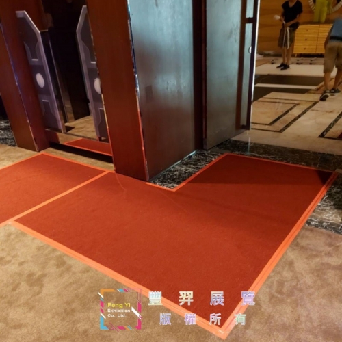 大直典華飯店5樓-暗紅色圈毛地毯走道