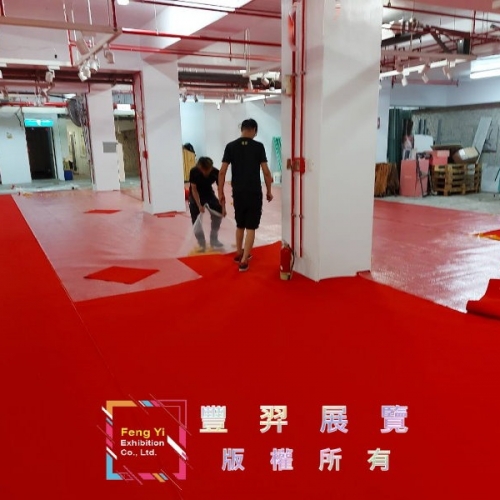 士林中正路商場鮮紅色不織布地毯
