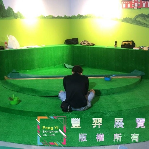 松菸4號倉小熊特展-人造草造型