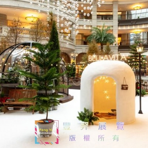 台北貴婦百貨中庭白色仿真草及地磚完工照片分享,白色雪景真美!!...