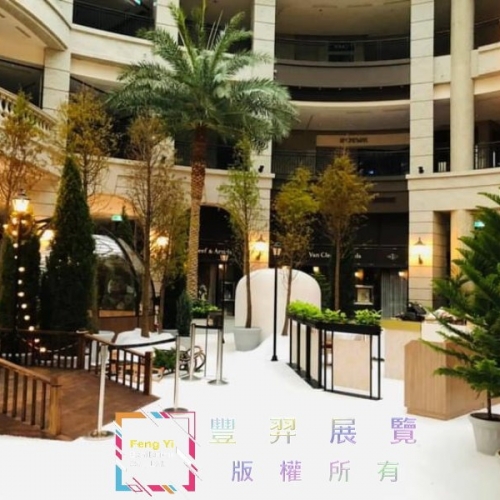 台北貴婦百貨中庭白色仿真草及地磚完工照片分享,白色雪景真美!!...