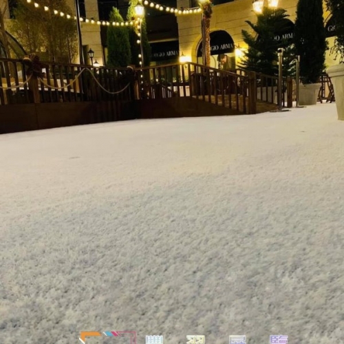 台北貴婦百貨中庭白色仿真草及地磚完工照片分享,白色雪景真美!!...