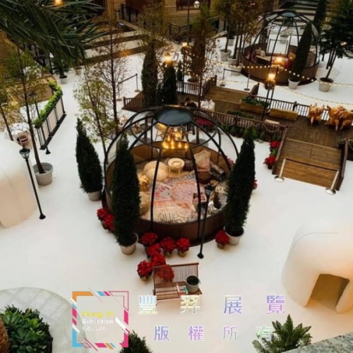 台北貴婦百貨中庭白色仿真草及地磚完工照片分享,白色雪景真美!!...