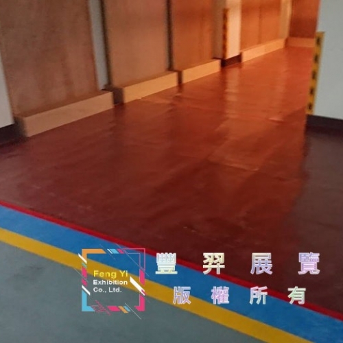 碧潭渡船頭停車場入口-鮮紅色不織布走道